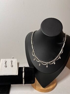 SWAROVSKI CRYSTAL Silver-Tone Drop Necklace, bracelet, earrings set